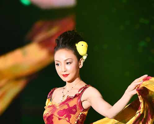 神田うの、圧巻のオーラあふれるエレガントスタイル<GirlsAward 2016 S/S>