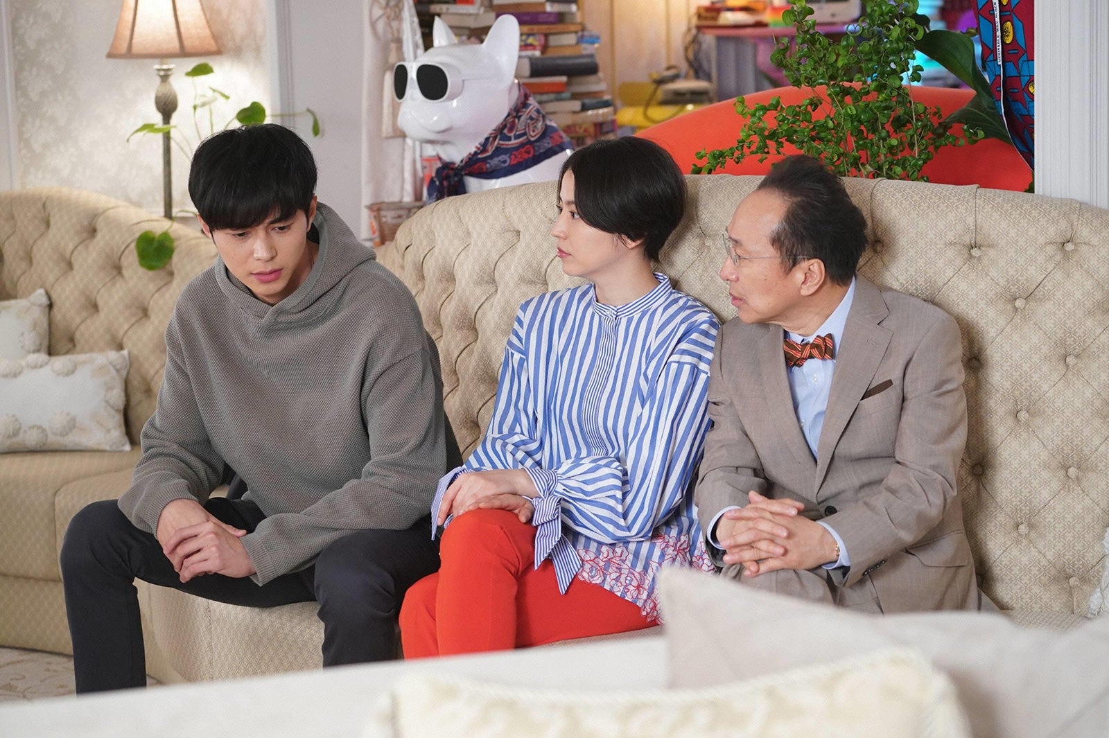 東出昌大、長澤まさみ、小日向文世 ／「コンフィデンスマンJP」より（C）フジテレビ