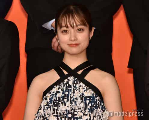 橋本環奈、“美デコルテ”際立つドレス姿で登壇 豊川悦司は舞台「千と千尋の神隠し」鑑賞後で「ドキドキ」<キングダム2 遥かなる大地へ>