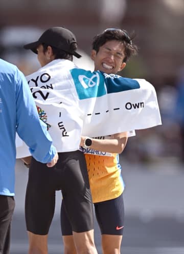 前日本記録保持者・鈴木健吾は13位 大迫に脱帽「本当にプロフェッショナル。力の差を感じた」新旧日本記録保持者対決、惜しくも10秒差で敗れる