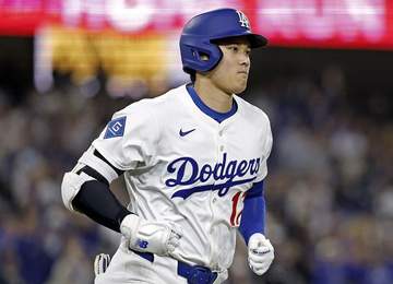 大谷翔平 父の日仕様水色バットで快音 9点差つけられ七回で途中交代 日本時間25日ツインズ戦で先発決定