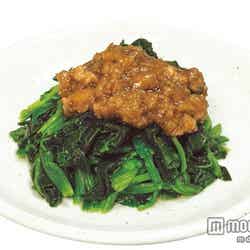 台湾屋台のおつまみの定番「青菜のミンチソースかけ」￥360（税別）