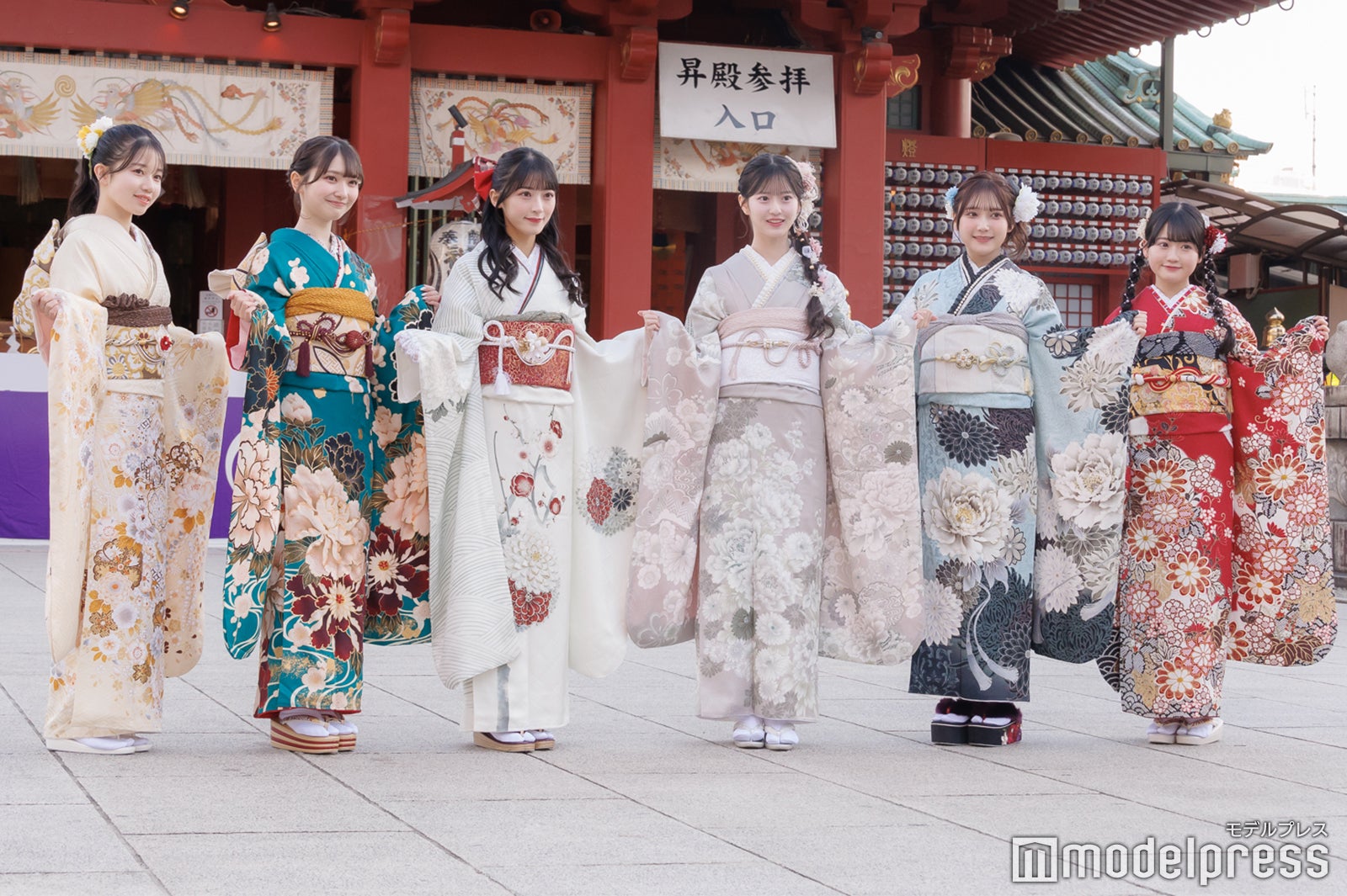 正鋳真優、山崎空、佐藤綺星、八木愛月、鈴木くるみ、布袋百椛（C）モデルプレス