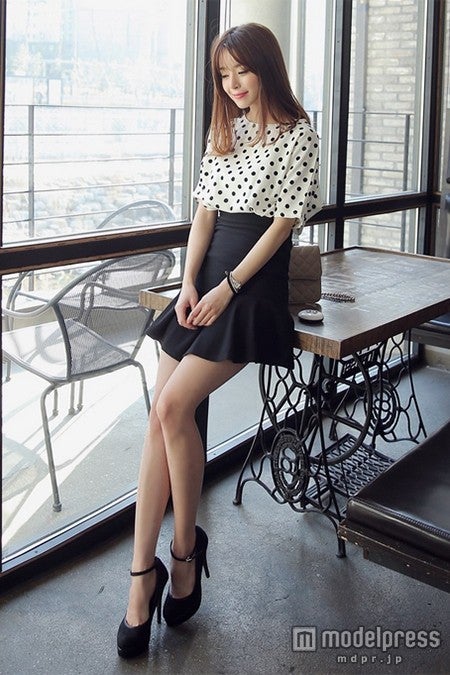 ドット×モノトーンのドッキングワンピース／画像提供「OGAGEJAPAN」2,980円（税込）