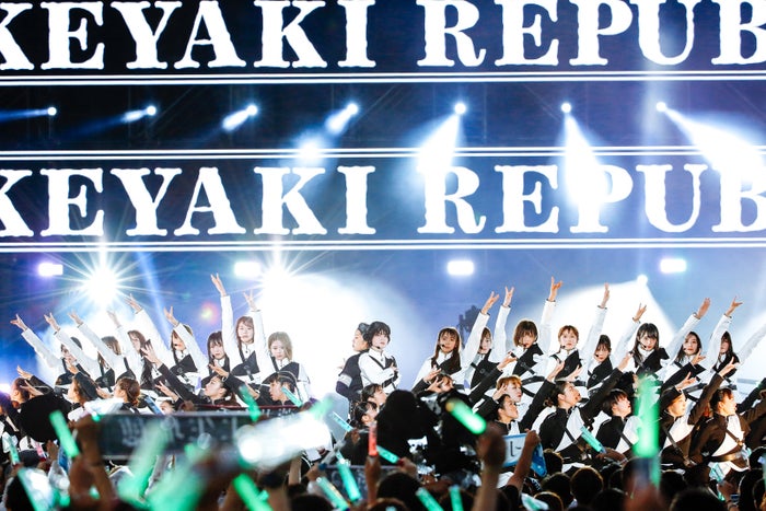 欅坂46 けやき坂46 欅共和国 詳細ライブレポ 平手友梨奈ら笑顔全開でびしょ濡れ 欠席メンバーへの思い詰まった演出も モデルプレス