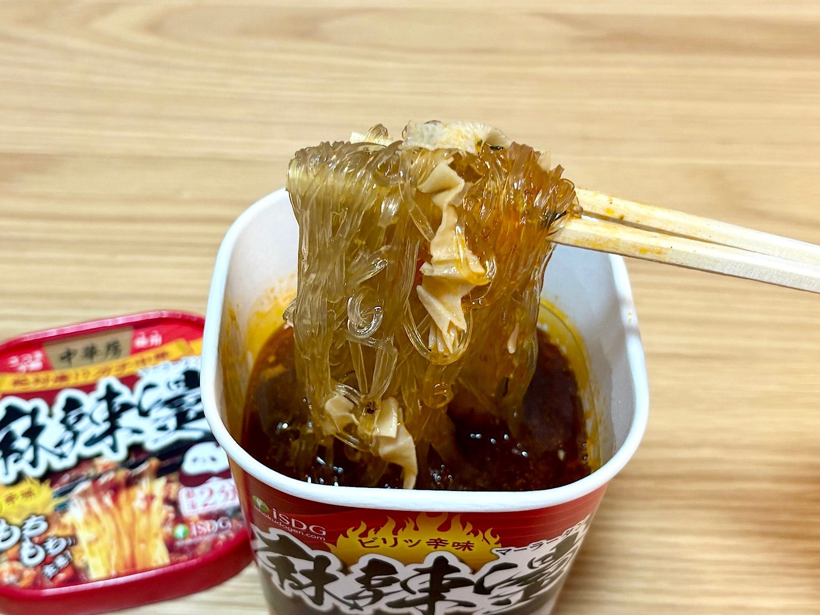 麺がもちもち！ かやくには珍しい湯葉がアクセントになっていて美味です