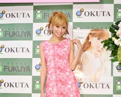 愛沢えみり、失敗ダイエット経て“憧れ美脚No.1”に 今の美ボディキープ法は?