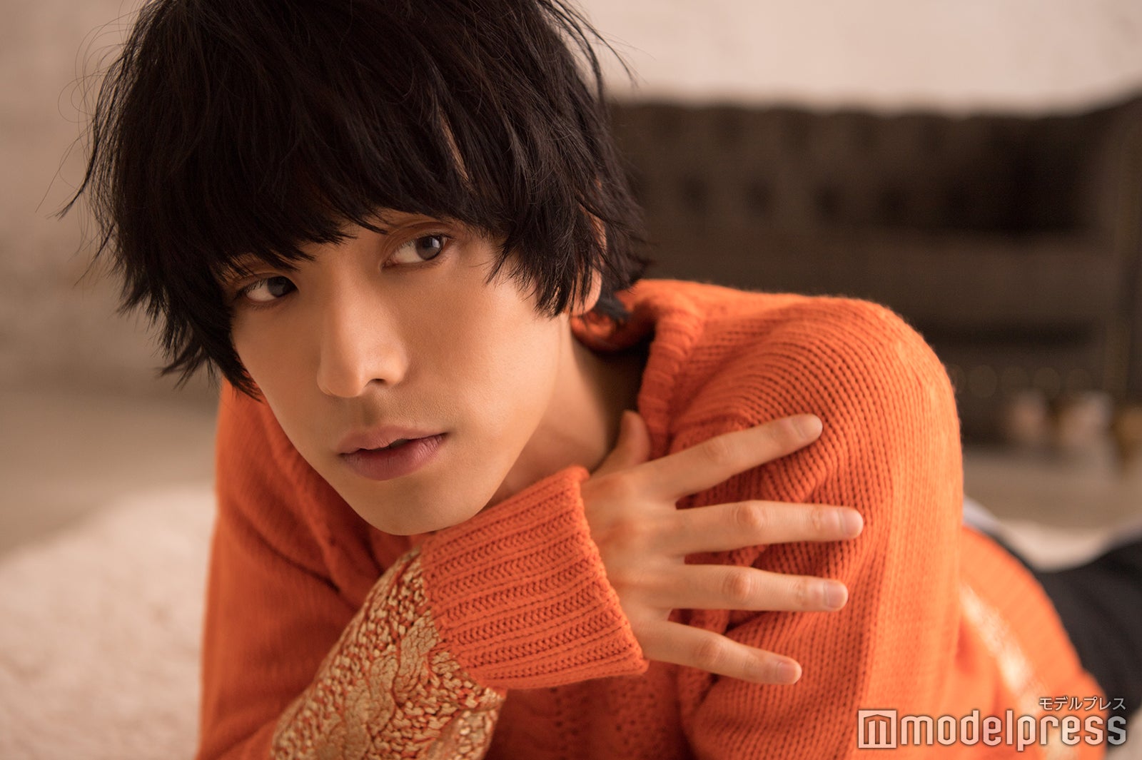 黒羽麻璃央（C）モデルプレス