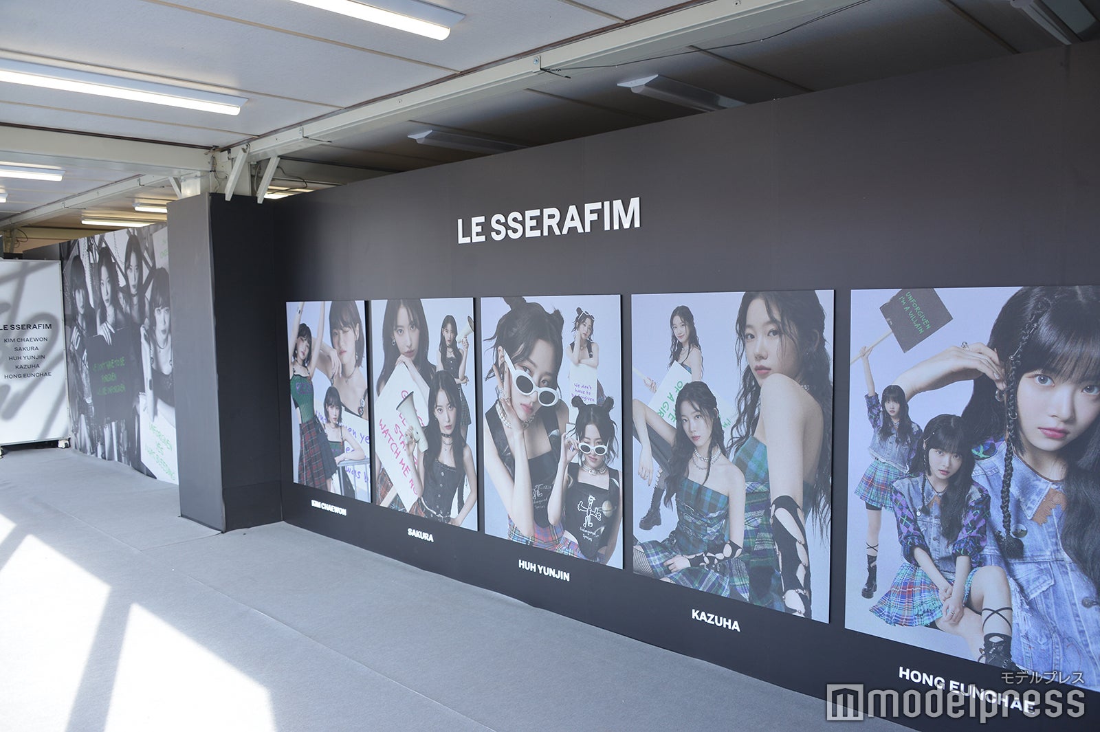 「お台場冒険王2023 SUMMER SPLASH！」LE SSERAFIMブース（C）モデルプレス