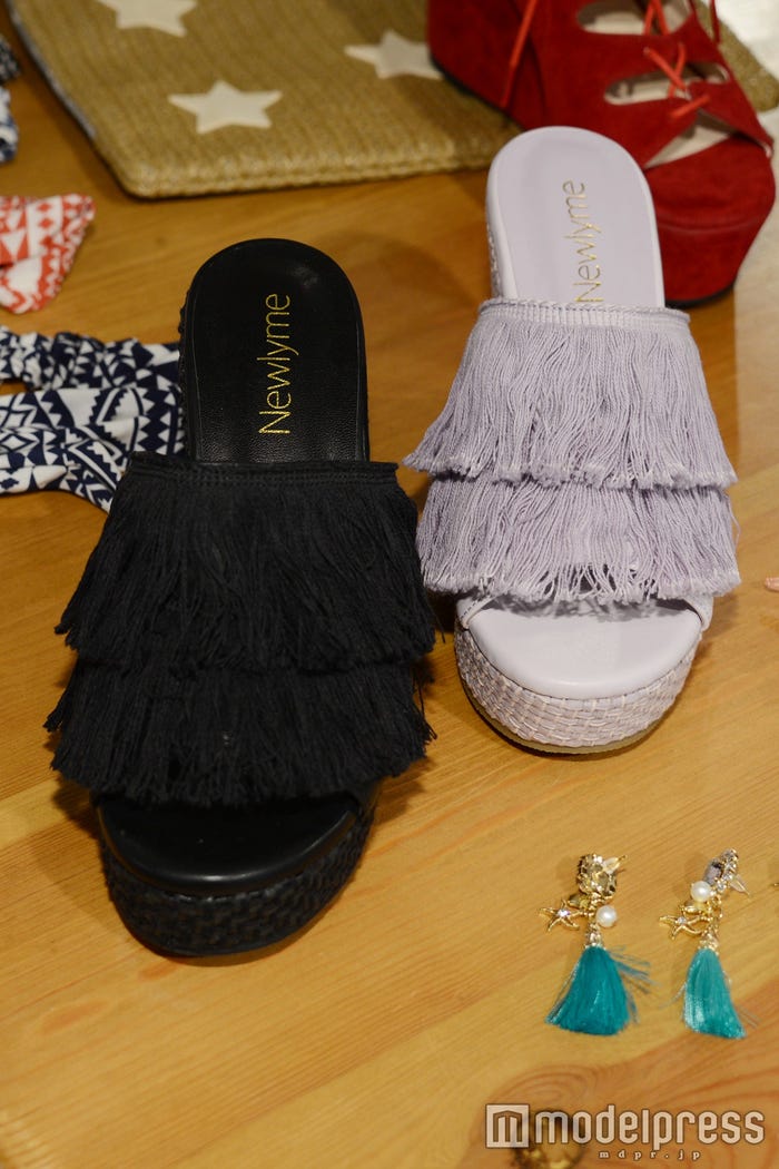 フリンジ付きサボでボヘミアンテイスト(C)モデルプレス