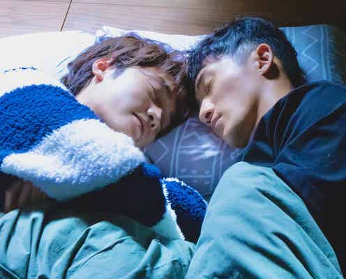 Snow Man岩本照&なにわ男子・藤原丈一郎、添い寝シーンの裏側公開 耳元で即興ソングのイチャイチャ<恋する警護24時>