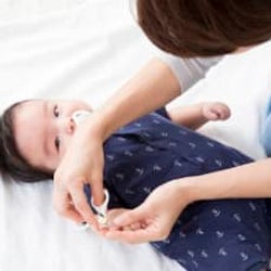 毎日しなくてもいいの?赤ちゃんの目・鼻・耳・爪のお手入れのコツ【ラクに楽しく♪特集】