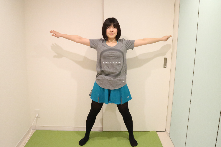 全身を大きく動かし目覚めさせるストレッチ