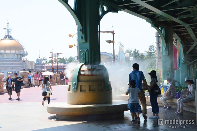 「ディズニーシー・エレクトリックレールウェイ」のポートディスカバリー側高架下のクールスポット