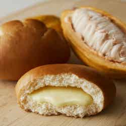 「カカオフルーツのクリームパン」378円(税込)/提供画像