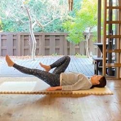 寝ながらできる!お腹周りのサイズダウンをセルフ調整