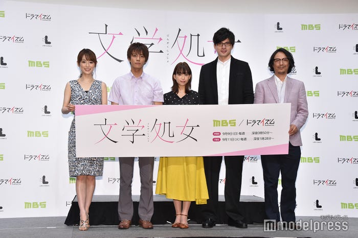 (左より)泉里香、中尾暢樹、森川葵、城田優、河原雅彦(C)モデルプレス