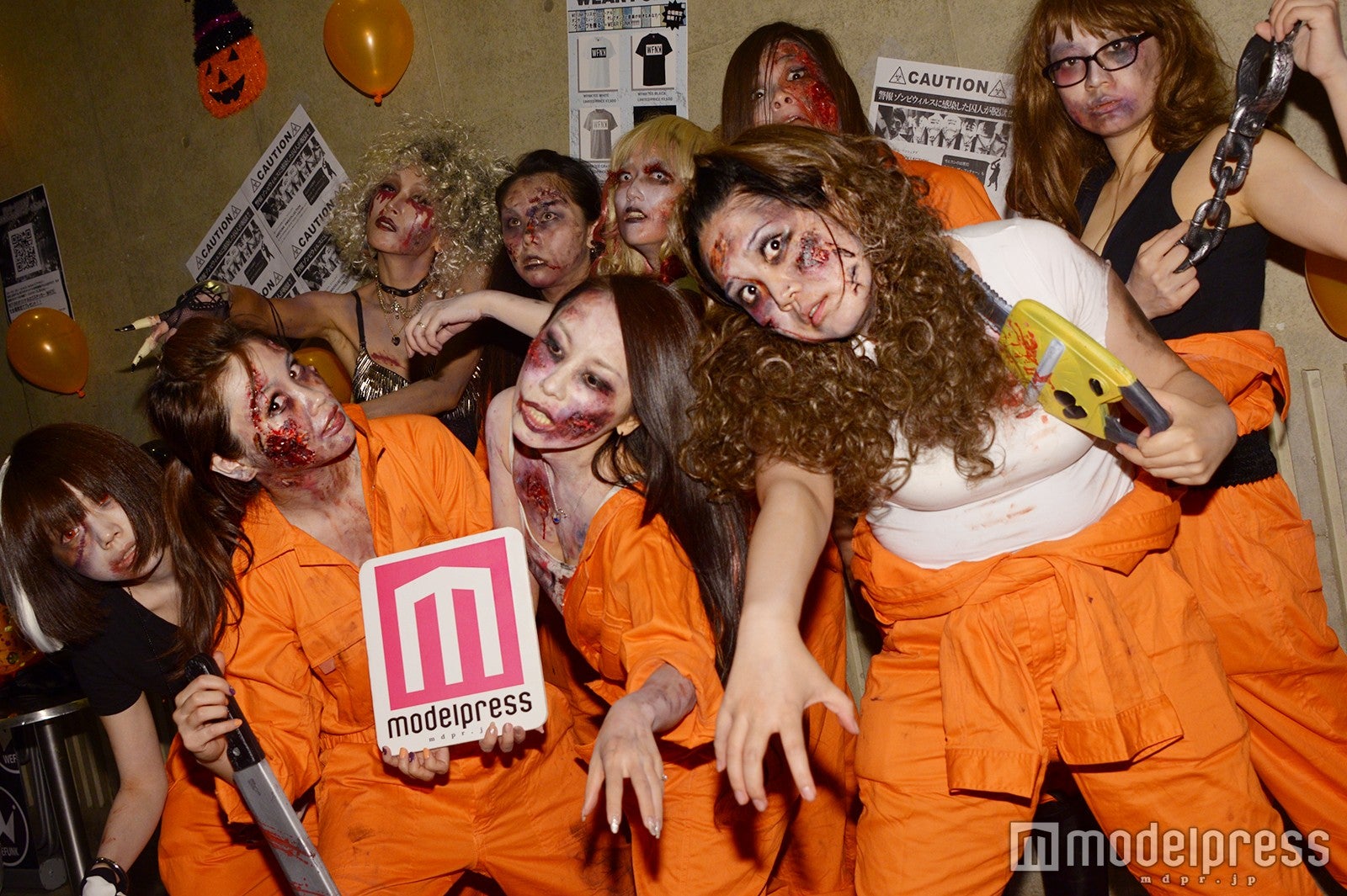 会場に溢れるゾンビたち／ゾンビQs（ゾンビキューズ）（C）モデルプレス