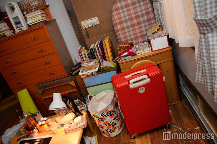 タンスにコタツ…少し昭和の香りもします。(C)モデルプレス