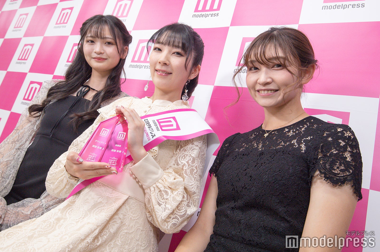HANA、「モデルプレス リポーターオーディション」グランプリ服部彩香さん、仲美由紀（C）モデルプレス