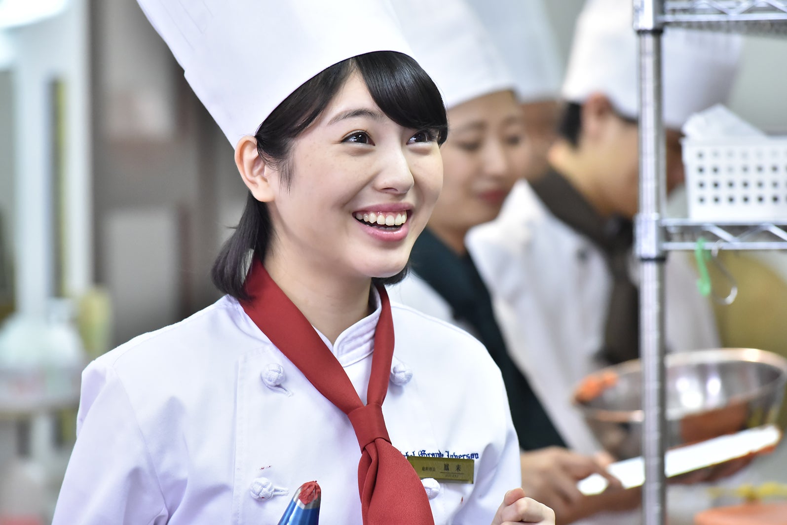 浜辺美波／「崖っぷちホテル！」第5話より（C）日本テレビ