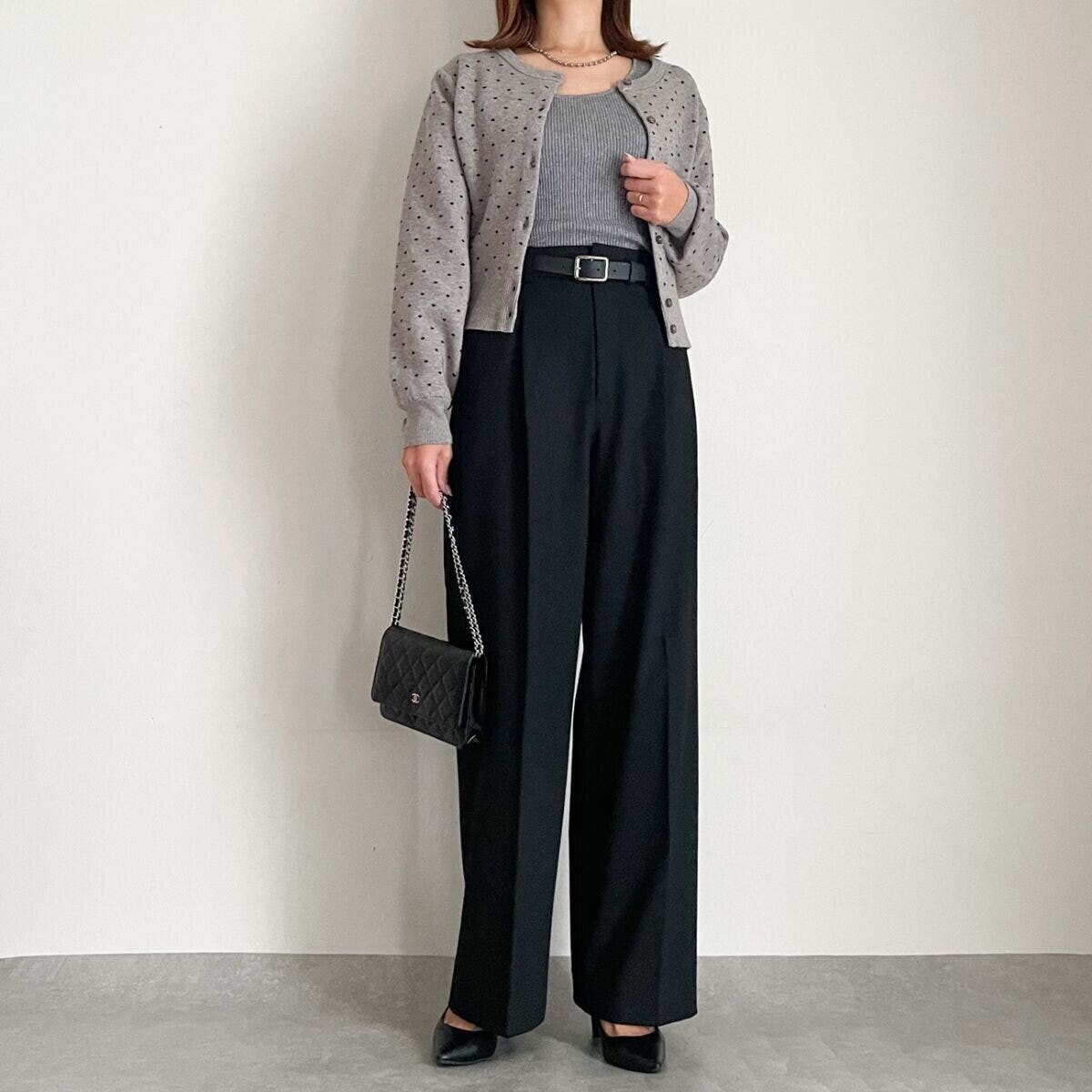 ユニクロタックワイドパンツ　BLACK　グレートップスコーデ