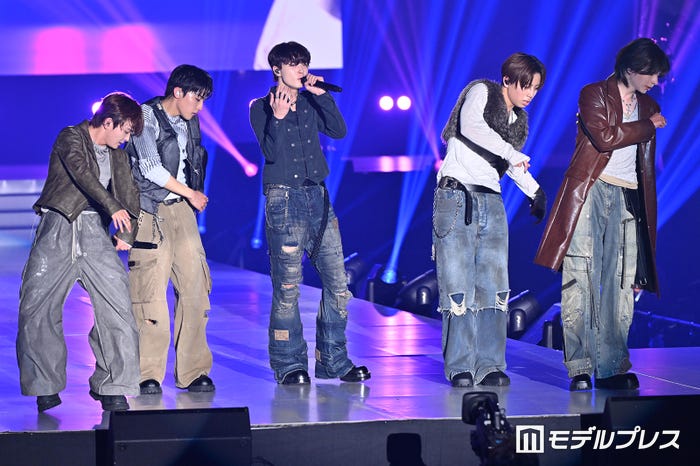 STARGLOW(C)モデルプレス