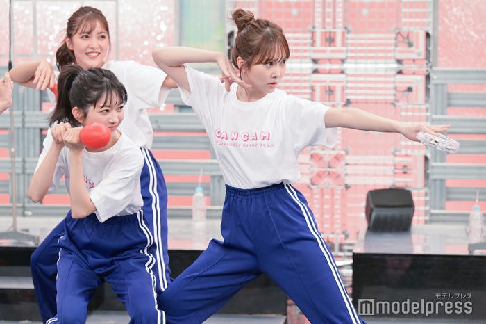 石川恋、小室安未、加藤史帆/「CanCam 40th Birthday Night Vol.2」イベント本編より(C)モデルプレス