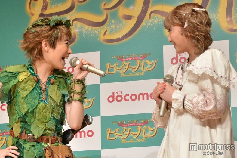 劇中歌を披露した（左から）唯月ふうか、仁藤萌乃