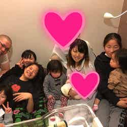 美奈子が公開した家族との集合ショット（LINEブログ）