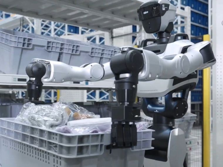 物流ロボットのギークプラス 人型ロボット「ジーノ」公開へ