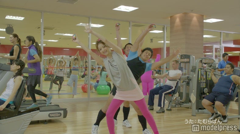 佐々木希、ロッテガム新CM「フィットネスクラブ」篇