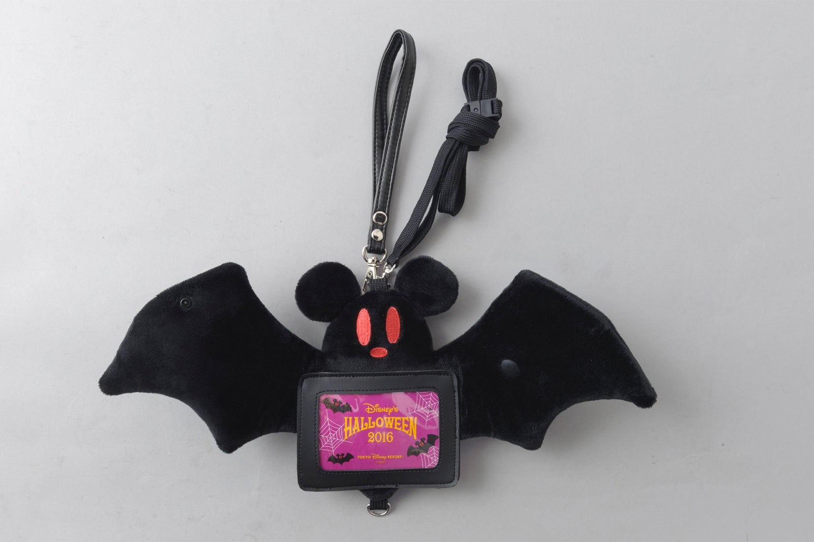 パスケース（1600円）／（C）Disney