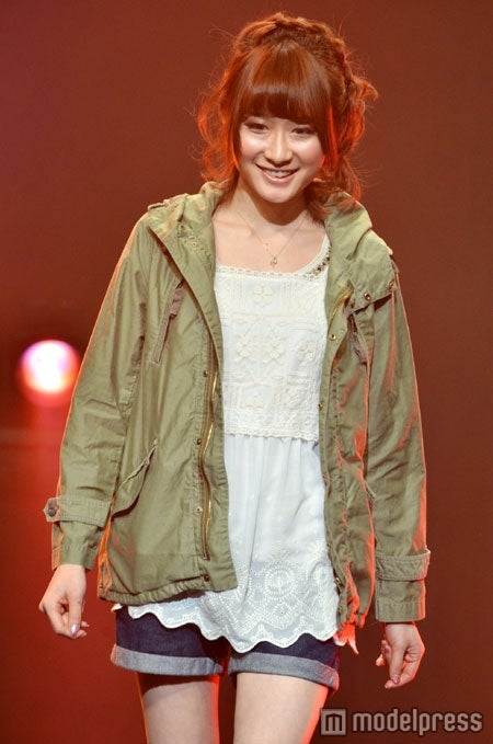 刀根あゆ／Ray Cassin