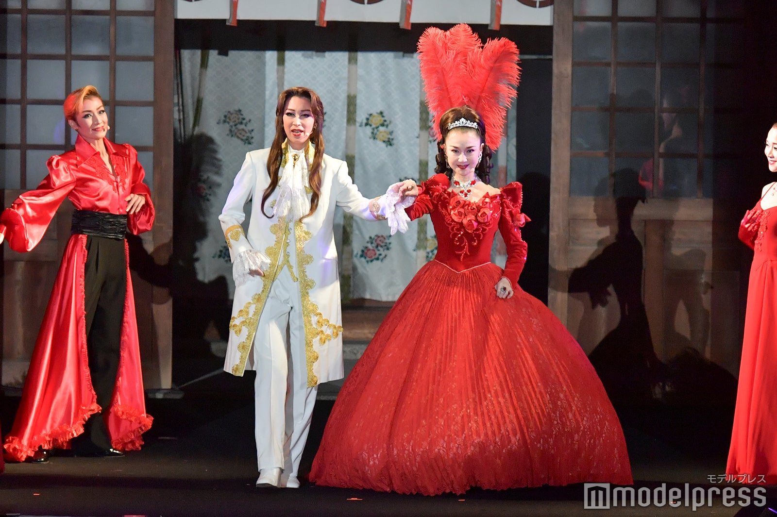 宝塚歌劇団OGメンバー／「BISHU COLLECTION produced by TGC」より（C）モデルプレス