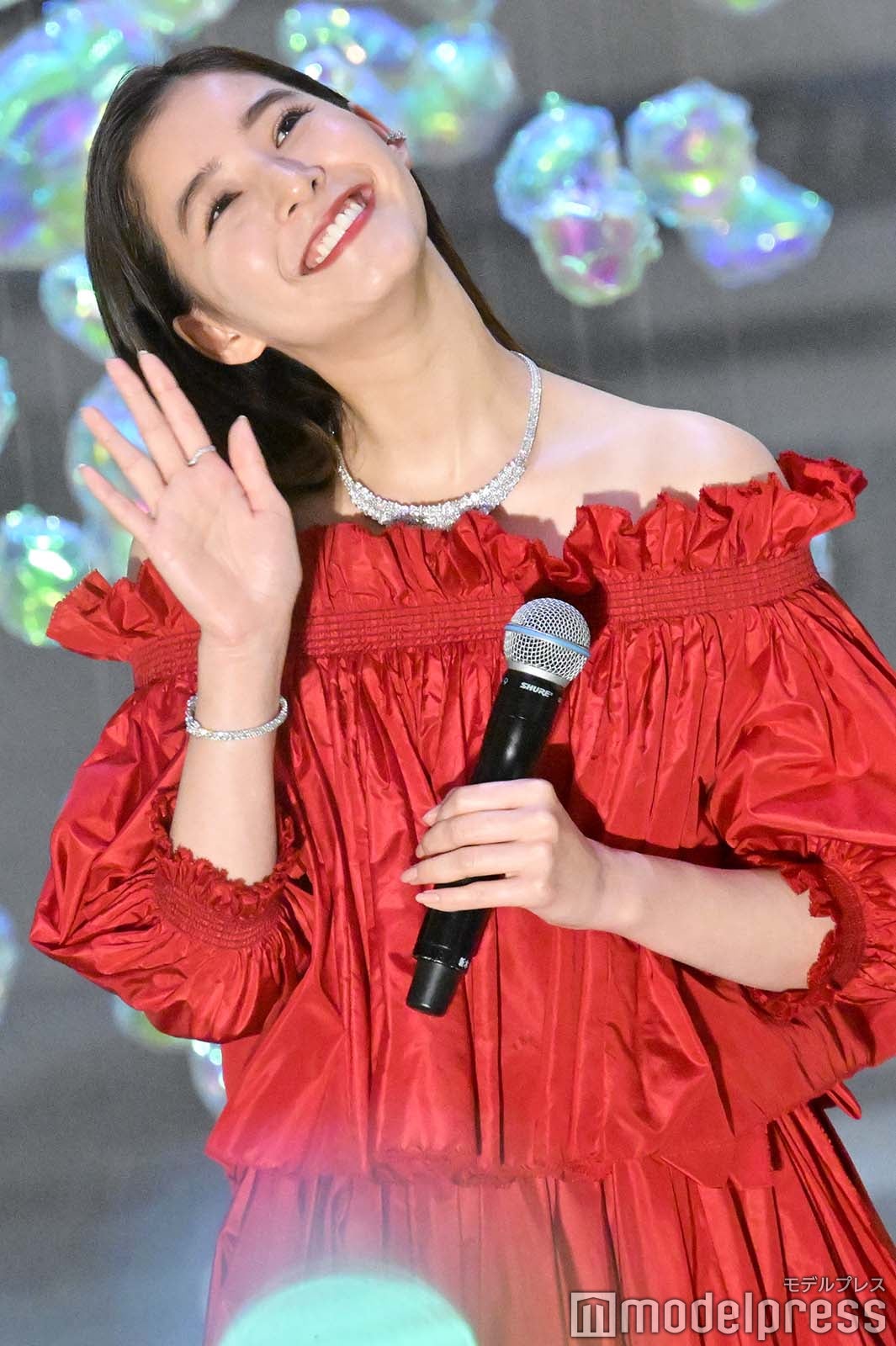 画像2034 新木優子、真っ赤なオフショルダードレスで美デコルテ輝く 2023年の目標語る「誰かの夢になるようなお仕事を」 モデルプレス 3958