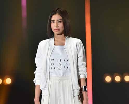 ラブリ、オールホワイトコーデで堂々ランウェイ 輝きオーラ放つ<TGC 2015S/S>