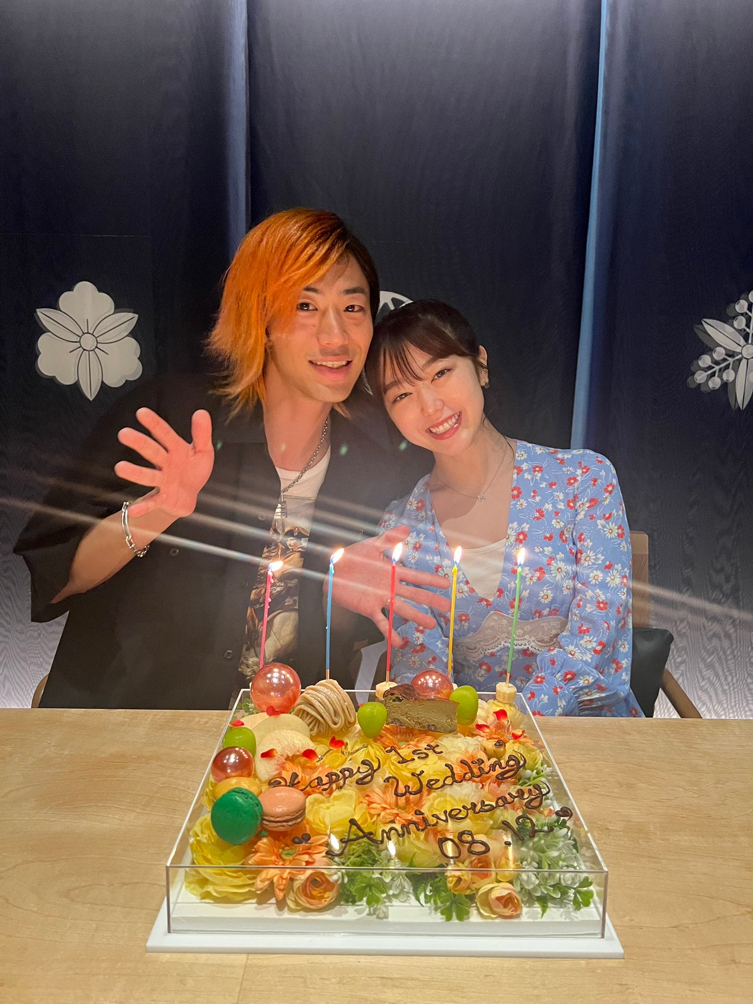東海オンエア・てつや＆峯岸みなみ、結婚1周年で密着＆手繋ぎショット公開 てつやの言葉に感動集まる