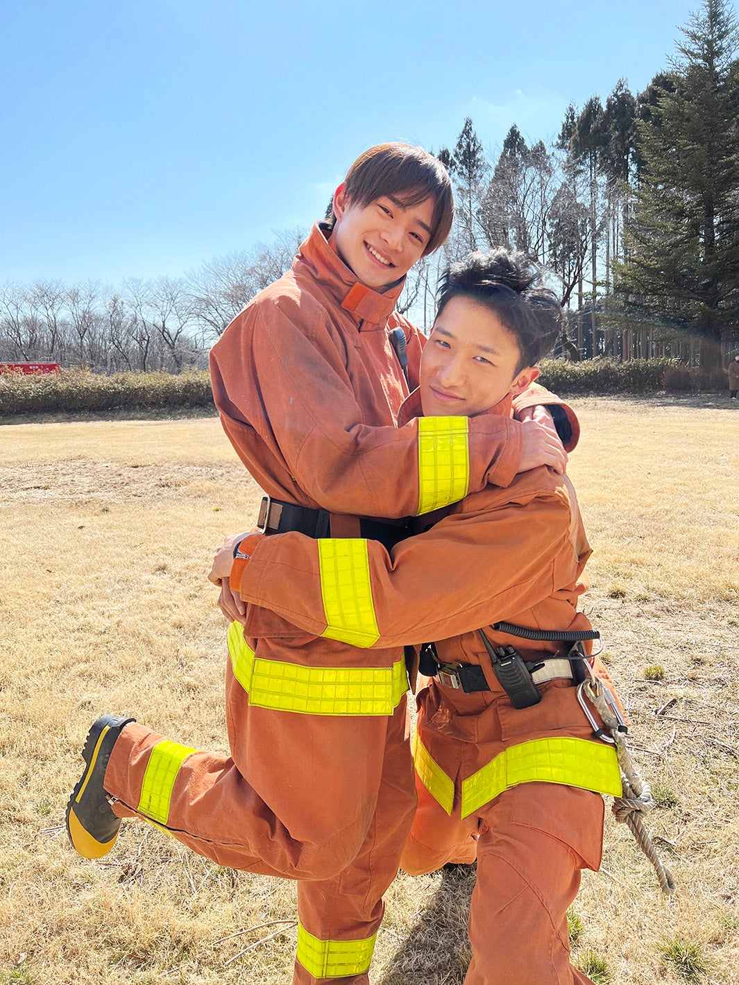 Snow Man岩本照＆美 少年・浮所飛貴、“モエカレごっこ”でビジュアル再現　オフショット解禁＜モエカレはオレンジ色＞