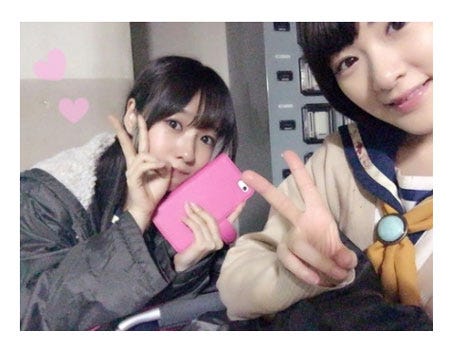 オールアップを報告した前田希美(左)と生駒里奈(右)/前田希美公式ブログ(Ameba)より