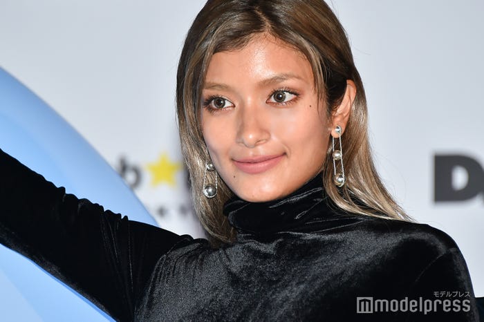 ローラ (C)モデルプレス