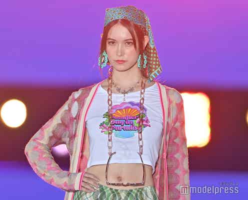 トラウデン直美、ウエストラインが美しい<GirlsAward 2022 S/S>