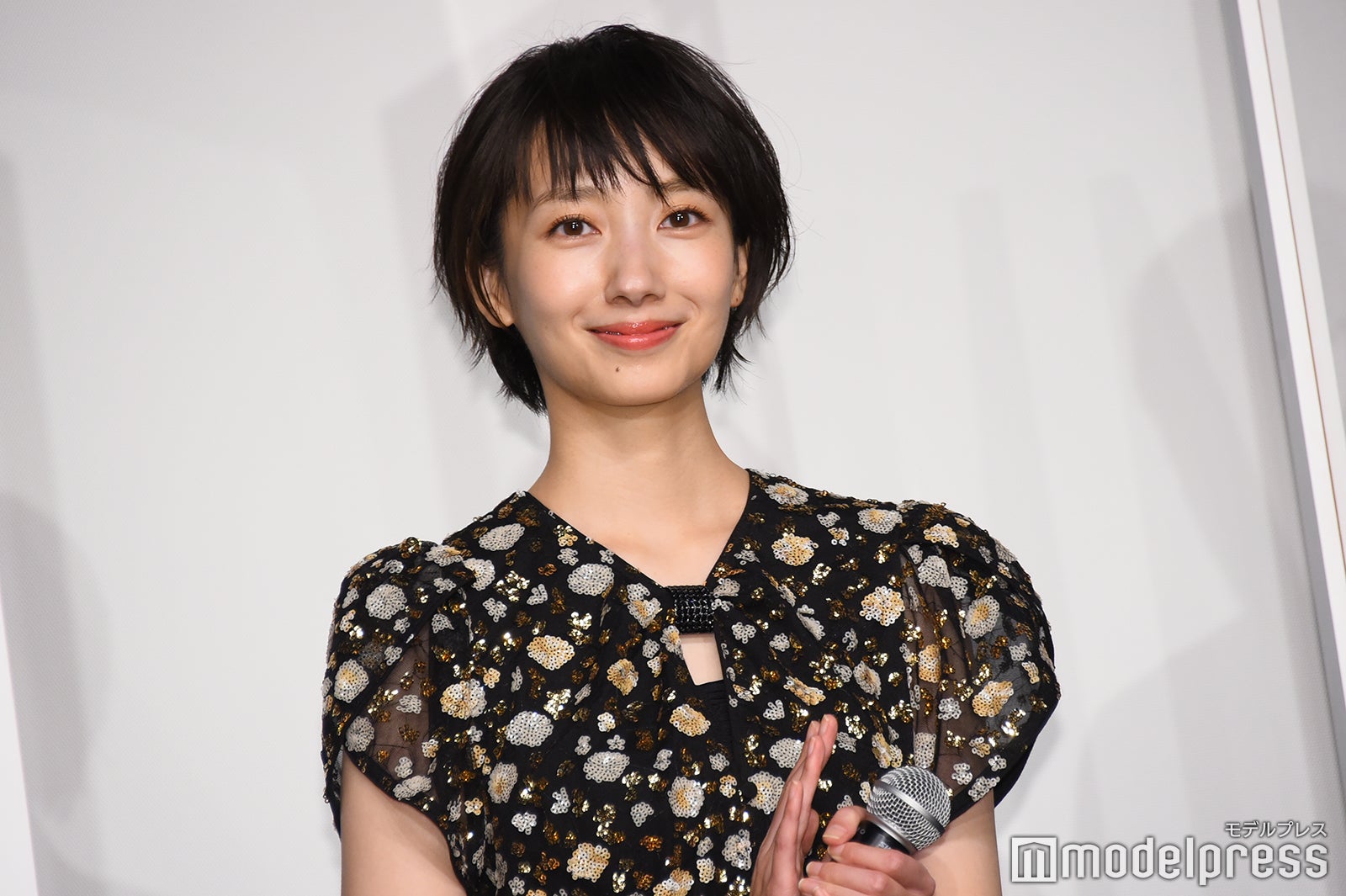 画像30 55 波瑠、ロングヘア姿で雰囲気ガラリ「貴重すぎる」「似合ってる」と絶賛の声 モデルプレス