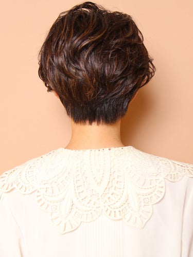 メッシュの入った女性向けショートヘア集 トレンドを押さえた動きを出すヘアスタイル モデルプレス メッシュの入った女性向けショートヘア集 トレンドを押さえた動きを出すヘアスタイル モデルプレス