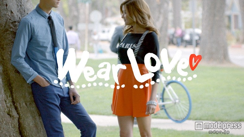 ローラ（右）／新CM「Spring Collection Wear Love」編より