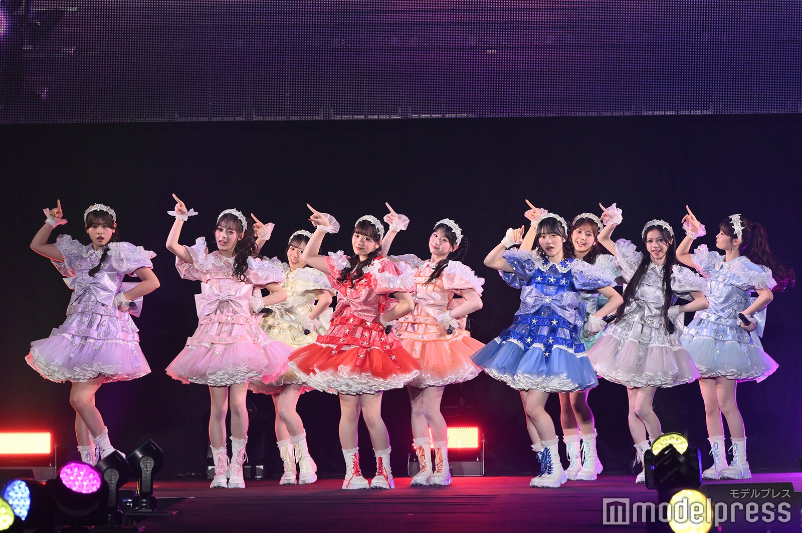 カワラボ新グループ・MORE STAR、コール&レスポンスで会場盛り上げる 堂々初ランウェイも【カワコレTGC】