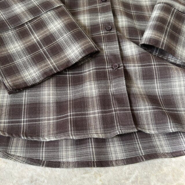 hellamネルチェックオーバーシャツのヘムライン