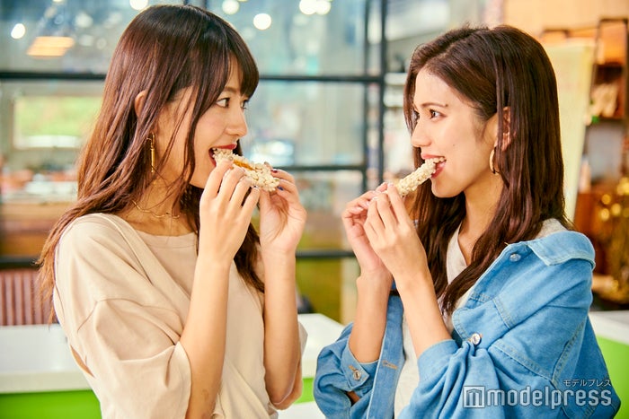 自分たちでつくったお菓子は、また格別の味。(C)モデルプレス