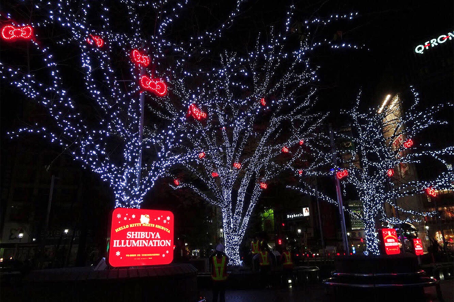 ハローキティのイルミが渋谷を照らす!キュートな輝きがハチ公前を彩る