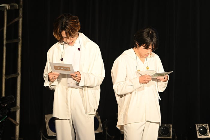 即興でセリフを覚えるNOA、山下幸輝「君の花になる “Let's 8LOOM” TOUR~FIRST and LAST~」東京公演(C)TBS